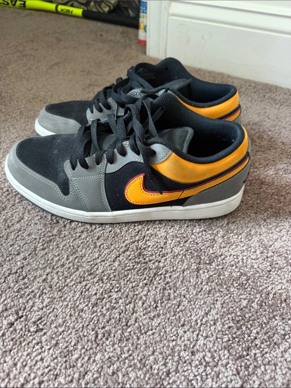 Nike Air Jordan 1 Mid SE Iron Grey Black Orange Men’s Size 9